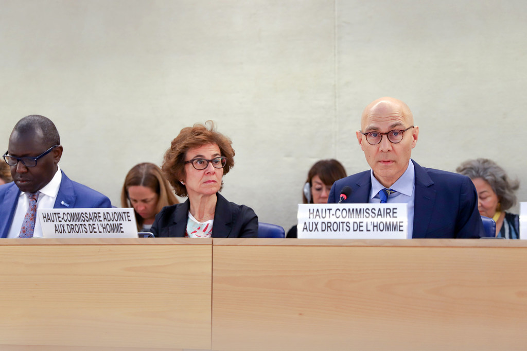 Volker Türk, Alto Comisionado de las ONU para los Derechos Humanos, interviene en una reunión formal del Consejo de Derechos Humanos.