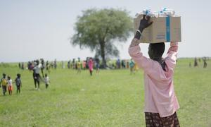 South Sudanese refugees receive assistance from WFP at the Ethiopian border.