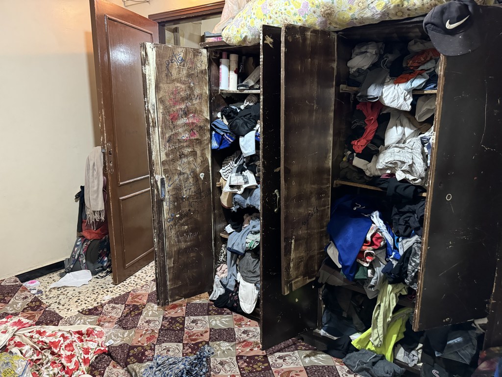 La chambre unique où dort la majorité de la famille d'Ahmad dans le camp de réfugiés d'Al-Biddawi, au nord du Liban.