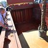 El Secretario General António Guterres observa cómo se carga el grano en el barco Kubrosliy en Odesa, Ucrania.