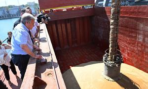 Secretary-General António Guterres watches grain being loaded on the Kubrosliy ship in Odesa, Ukraine. 