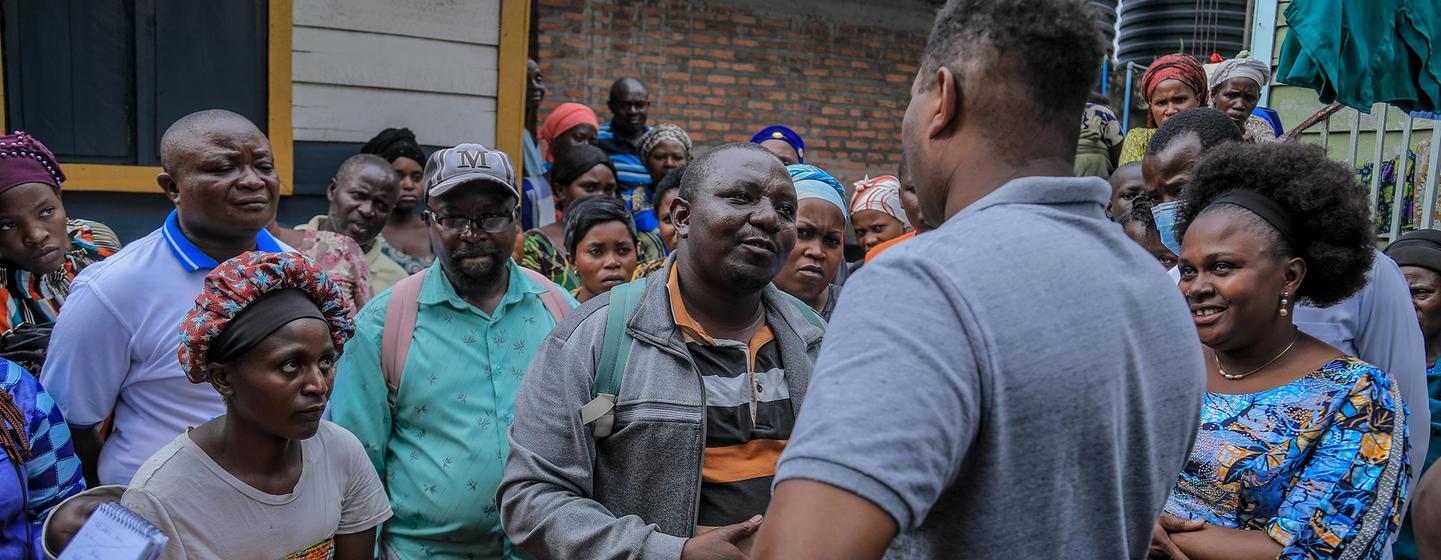 Dr Thierno Baldé (back to camera) at a health facility where WHO supported the deployment of an emergency medical team in Goma.