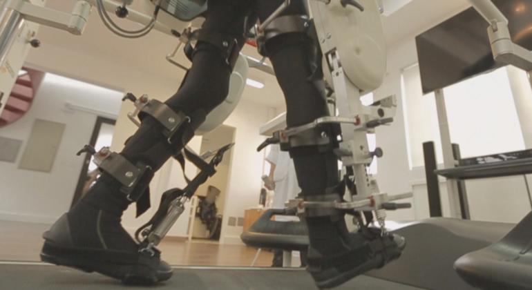 Exoesqueleto criado pelo neurocientista Miguel Nicolelis