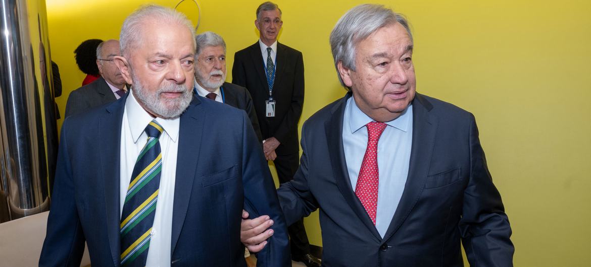 O secretário-geral António Guterres com o presidente Luiz Inácio Lula da Silva do Brasil, nos bastidores da 78ª sessão da Assembleia Geral da ONU