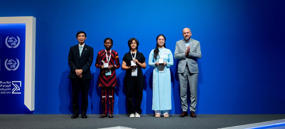 Fifteen-year-old Reyyan Demiriz from Türkiye (centre), has taken first prize in the 54th International Letter-Writing Competition for Young People, organised by the Universal Postal Union.