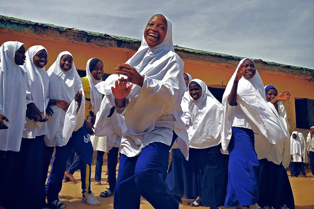 فتيات في إحدى المدارس في نيجيريا.