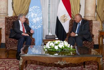 联合国秘书长古特雷斯（左）10月19日抵达开罗，并会见了埃及外交部长舒克里。