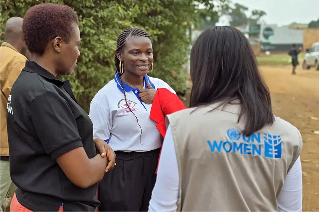 Angel Musiime, afisa wa kata na mpatanishi wa amani katika wilaya ya Kyegegwa iliyopo magharibi mwa Uganda Angel Musiime, afisa wa kata na mpatanishi wa amani katika wilaya ya Kyegegwa iliyopo magharibi mwa Uganda
