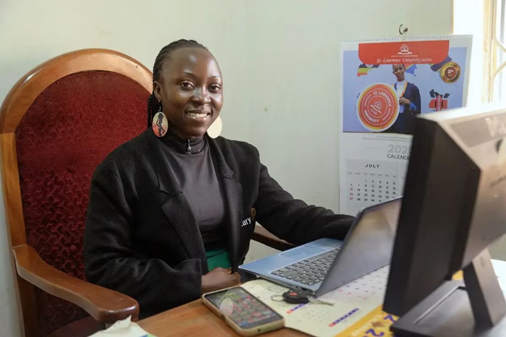 Sharon Kabugho, Afisa Mawasiliano wa Serikali ya Wilaya ya Kasese iliyopo magharibi mwa Uganda. Sharon Kabugho, Afisa Mawasiliano wa Serikali ya Wilaya ya Kasese iliyopo magharibi mwa Uganda.