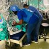 منظمة الصحة العالمية وشركاؤها، في مستشفى الشفاء في غزة لإجلاء 31 طفلا حديث ولادة و6 من العاملين الصحيين و10 من أفراد أسرهم.