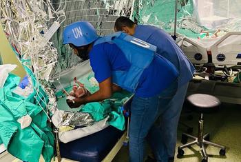 विश्व स्वास्थ्य संगठन (WHO) ने, ग़ाज़ा में अल-शिफ़ा अस्पताल से मरीज़ों को निकालने के लिए, रविवार को दूसरा मिशन चलाया.