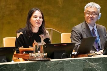 联合国大会主席安娜莱娜·贝尔伯克（左）主持了“体育促进发展与和平：通过体育和奥林匹克理想建设和平与更美好的世界”会议。