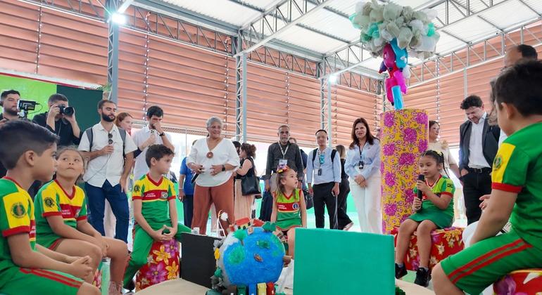 A comitiva teve a oportunidade de conhecer projetos desenvolvidos por alunos de diversas escolas de Barcarena, no Pará, Brasil.