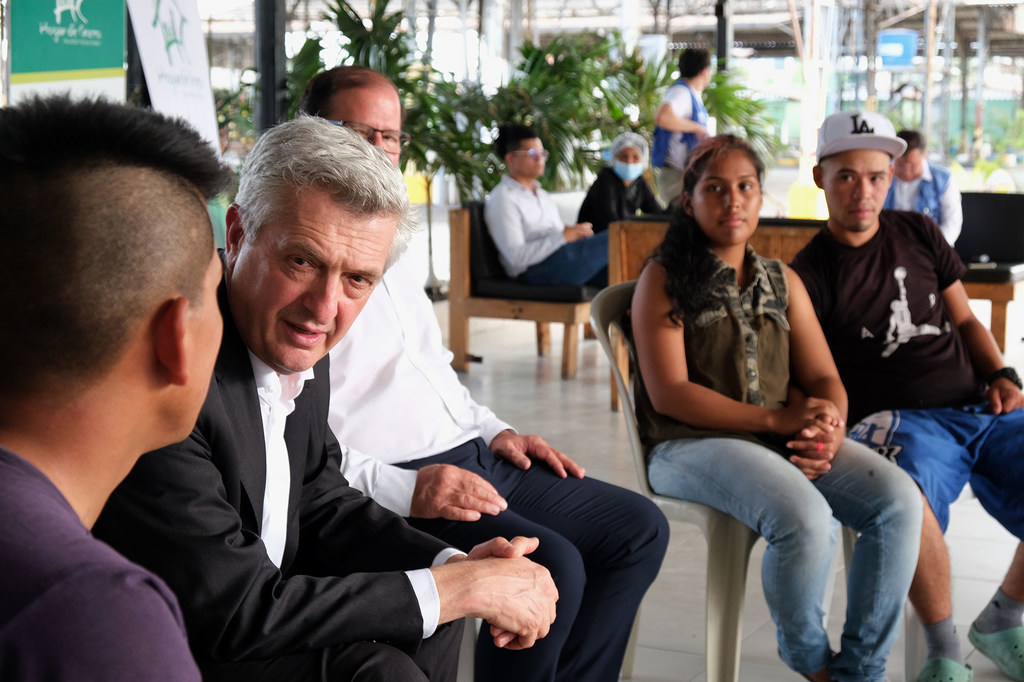 El Alto Comisionado de las Naciones Unidas para los Refugiados, Filippo Grandi, se reúne con empresarios refugiados y migrantes en Guayaquil (Ecuador).