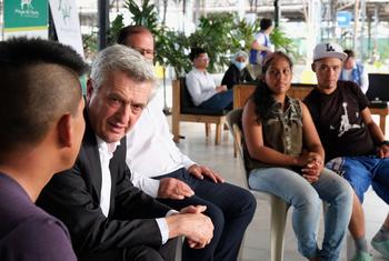 Alto Comissário da ONU para Refugiados, Filippo Grandi, se encontra com refugiados e empresários migrantes em Guayaquil, Equador.