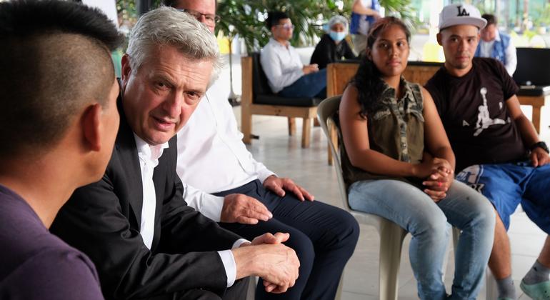 Alto Comissário da ONU para Refugiados, Filippo Grandi, se encontra com refugiados e empresários migrantes em Guayaquil, Equador.