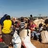 Des personnes déplacées par le conflit au Soudan à la frontière avec le Soudan du Sud.