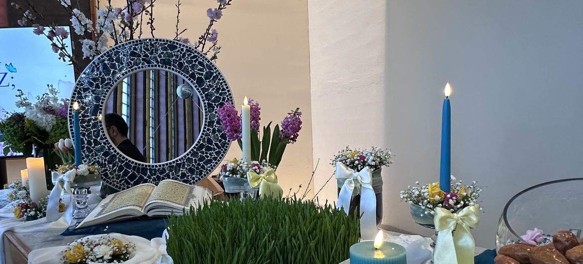 Навруз отмечают примерно в 20 странах-членах ООН. На фото: праздничный стол в штаб-квартире ООН в Нью-Йорке.