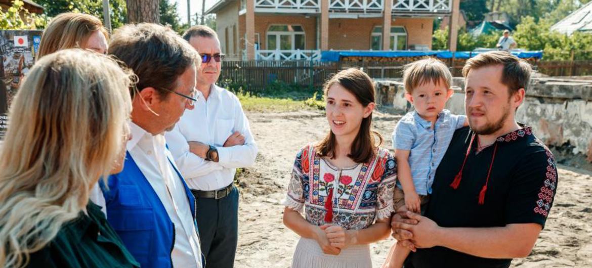 Ахим Штайнер пообщался с жителями Украины, в том числе с теми, кто потерял свои дома.