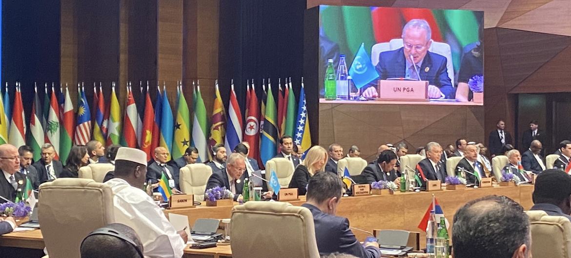 Председатель Генассамбели ООН выступает на саммите в Баку.