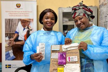Margarida Agida e Selma Severino, enfermeiras de saúde materno-infantil do centro de saúde de Lichinga, Niassa, Moçambique