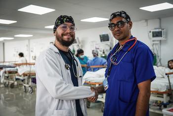 Hay unos 25.000 médicos y enfermeros venezolanos en Perú deseosos de servir en sus comunidades.