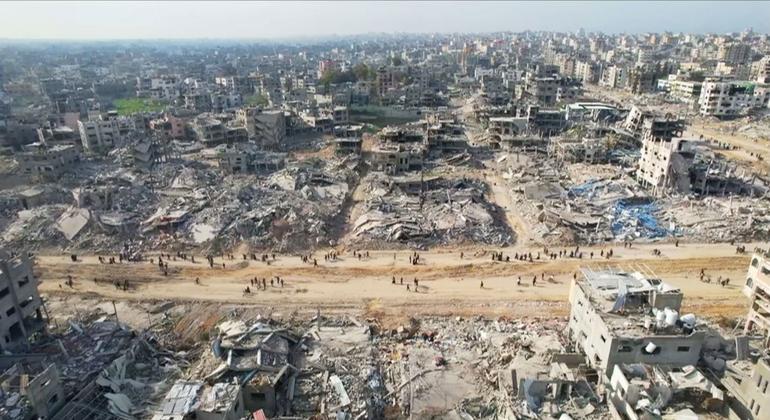 دُمرت أجزاء كبيرة من قطاع غزة خلال الحرب التي اندلعت في السابع من تشرين الأول/أكتوبر 2023