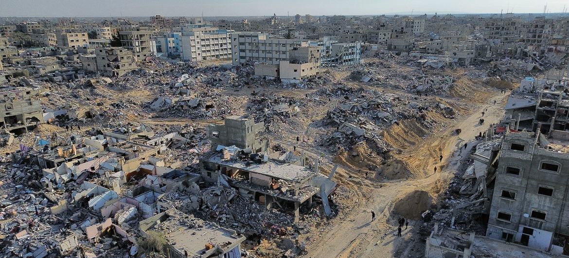 Pessoas voltam para suas casas em meio à destruição de Gaza pós-cessar-fogo