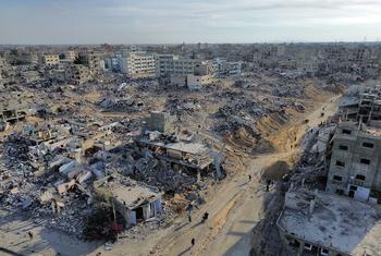Pessoas voltam para suas casas em meio à destruição de Gaza pós-cessar-fogo