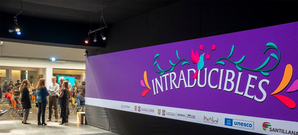 El proyecto "Intraducible" incluye un libro y una exposición que reúnen 68 palabras cotidianas de 33 lenguas de los pueblos originarios de México que no tienen traducción al español.