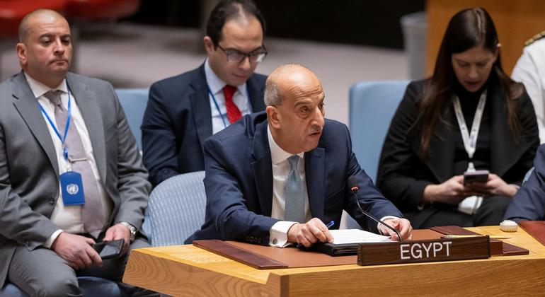 السفير المصري لدى الأمم المتحدة أسامة عبد الخالق يتحدث أمام مجلس الأمن الدولي.