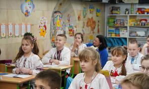 Les enfants de Kharkiv suivent des cours sous terre pour rester en sécurité.