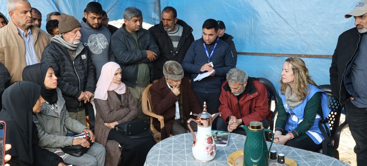 ایمی پوپ غزہ میں فلسطینیوں سے ملاقات کر رہی ہیں۔ ایمی پوپ غزہ میں فلسطینیوں سے ملاقات کر رہی ہیں۔