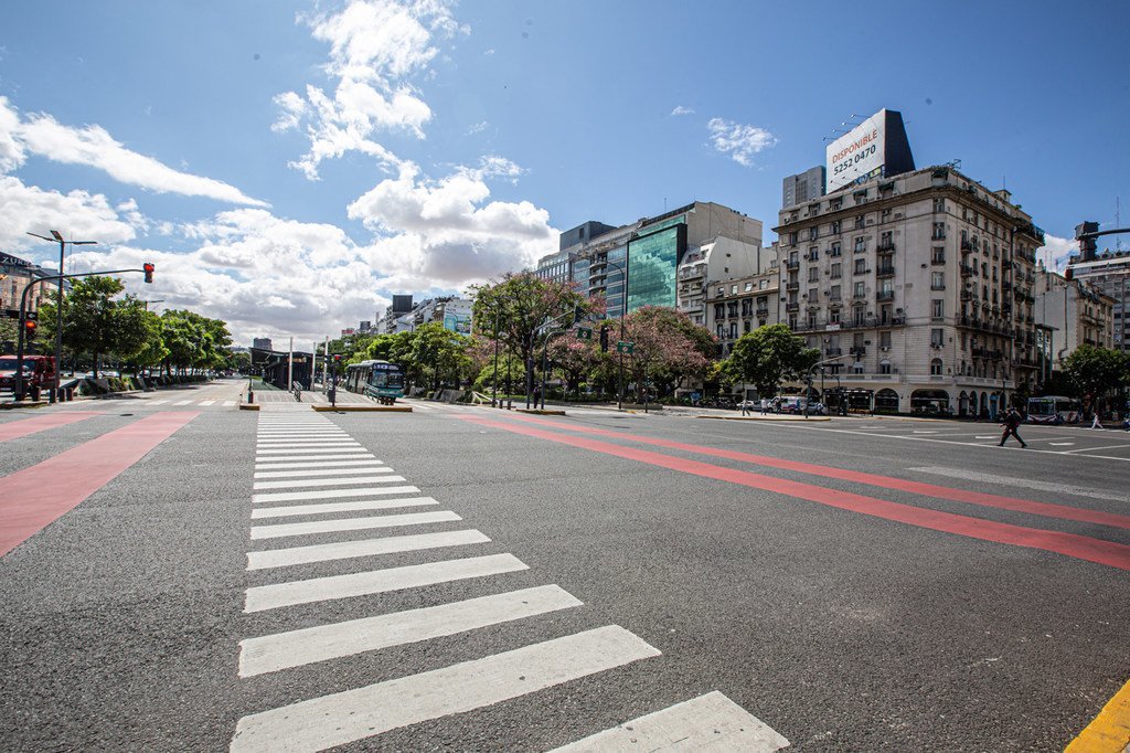 Una calle vacía en Buenos Aires, Argentina, durante la pandemia del coronavirus.