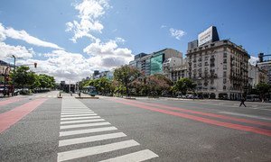Imagen de la ciudad de Buenos Aires totalmente vacía por el coronavirus.