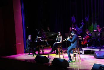 Hiba Tawaji et Ibrahim Maalouf, deux musiciens libanais de grande renommée, ont uni leurs talents sur scène au Lycée Français de New York pour célébrer la Journée internationale de la langue française et de la Francophonie avec un concert pour la paix.