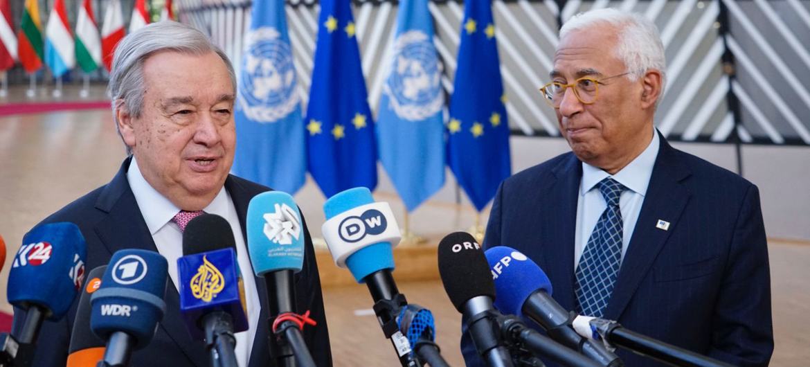 Глава ООН во время совместного брифинга с председателем Европейского совета в Брюсселе.   