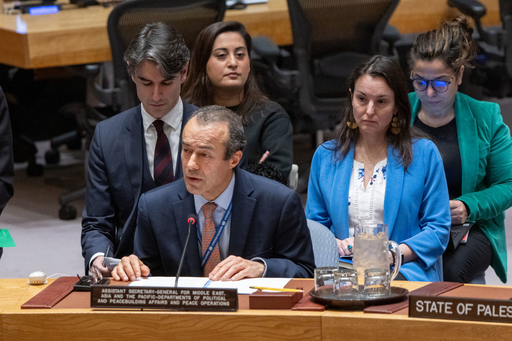Khaled Khiari, Katibu Mkuu Msaidizi wa Mashariki ya Kati, Asia na Pasifiki, anawasilisha taarifa kwa Baraza la Usalama kuhusu hali katika Mashariki ya Kati, ikiwa ni pamoja na suala la Palestina.