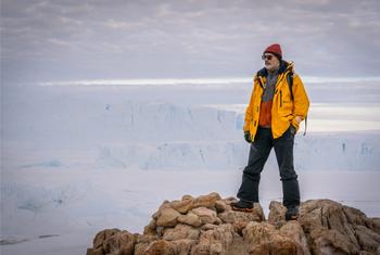 Pesquisador brasileiro Jefferson Simões em expedição à Antártica