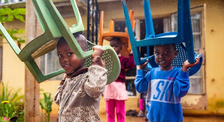 Siphiwe Nxumalo, a World Food Program (WFP) volunteer in Eswatini, has returned to her hometown to help orphans and vulnerable children who struggle with poverty and abandonment. fall.