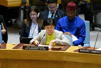 تخفیف اسلحہ کے امور پر اقوام متحدہ کی اعلیٰ سطحی نمائندہ ازومی ناکامتسو سلامتی کونسل کے ارکان سے خطاب کر رہی ہیں۔