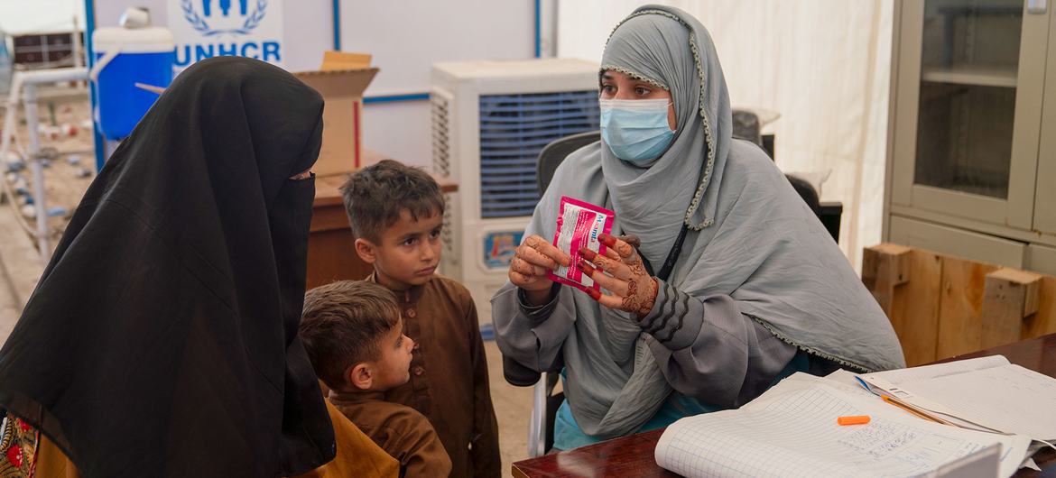 Afghan refugees returning from Pakistan are being advised at a health center. Afghan refugees returning from Pakistan are being advised at a health center.