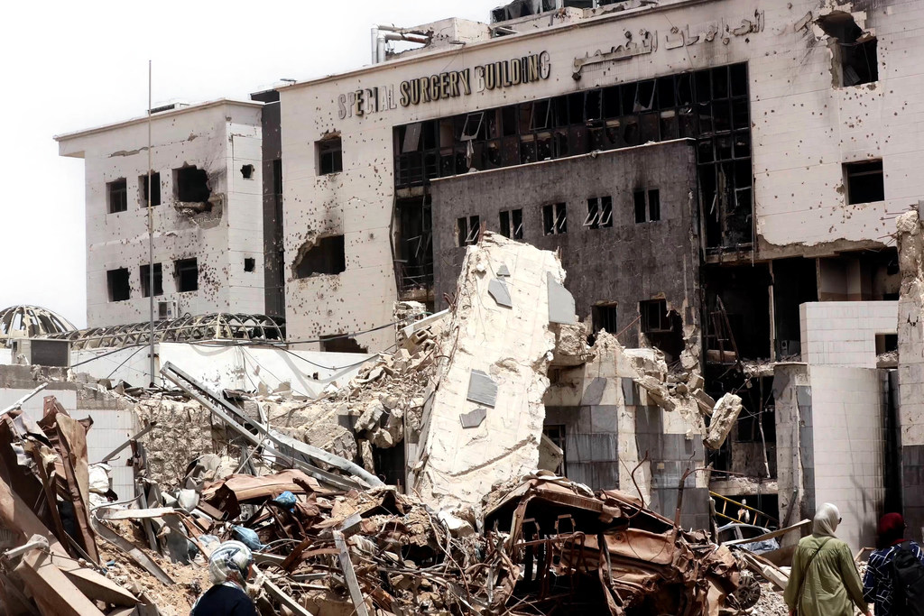 مبنى الجراحات التخصصي في  مجمع الشفاء الطبي وسط مدينة غزة.