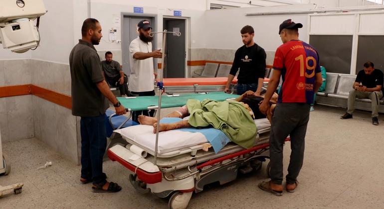 قسم العلاج السريع في مجمع الشفاء الطبي بمدينة غزة، حيث يتم تقديم الرعاية الطبية للمصابين والمراجعين. قسم العلاج السريع في مجمع الشفاء الطبي بمدينة غزة، حيث يتم تقديم الرعاية الطبية للمصابين والمراجعين.