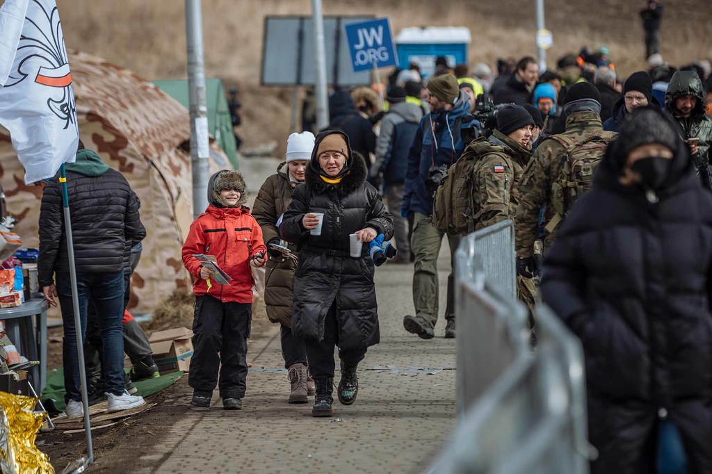 Des réfugiés ukrainiens arrivant au poste frontière de Medyka, en Pologne (photo d'archives)..