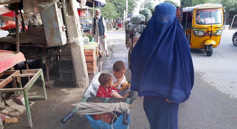 Las mujeres y los niños han sido los más afectados por la crisis humanitaria en Afganistán.