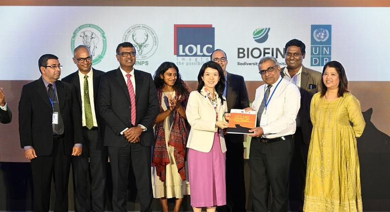 पशुधन बीमा योजना के औपचारिक शुभारम्भ के दौरान साझेदार संगठनों के प्रतिनिधि.