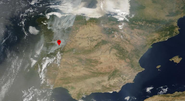 Спутниковые снимки урагана.