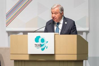 الأمين العام للأمم المتحدة، أنطونيو غوتيريش أثناء إلقاء كلمته أمام مؤتمر طوكيو الدولي التاسع للتنمية الأفريقية المنعقد في اليابان.
