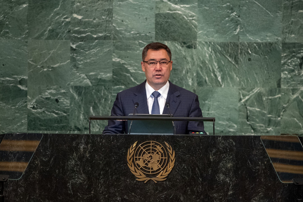 Президент Кыргызстана Садыр Жапаров на тибуне Генеральной Ассамблеи ООН.